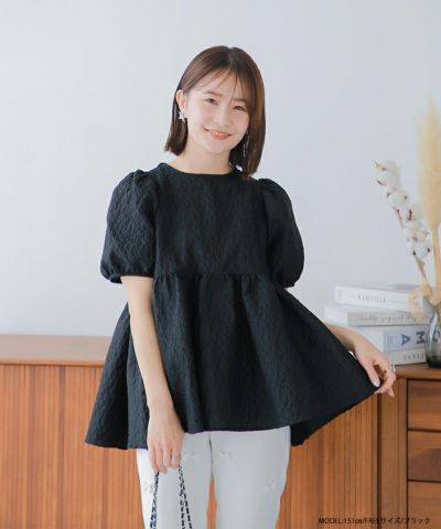 【新品未使用】fitmore バックリボンジャガードペプラムトップス　ピンク セール】刺しゅうジャガードバックリボンペプラムトップス（その他