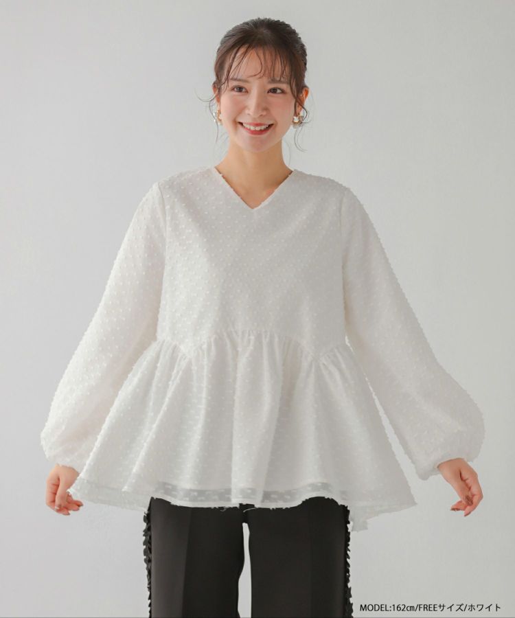 今年も話題の Vネックフリンジドットペプラムトップス【宅配便】 | more Fit トップス