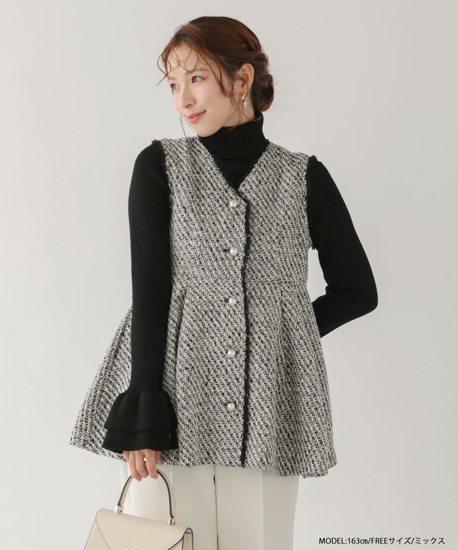MIKIコラボ！パールボタンツイードペプラムジレ【予約商品3/5～順次