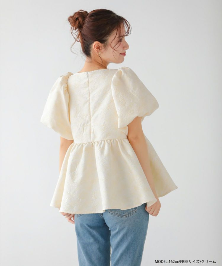 fitmore 限定カラー　バックリボントップス+花柄トップス セール】花柄ペプラムボリュームスリーブトップス（シャツ