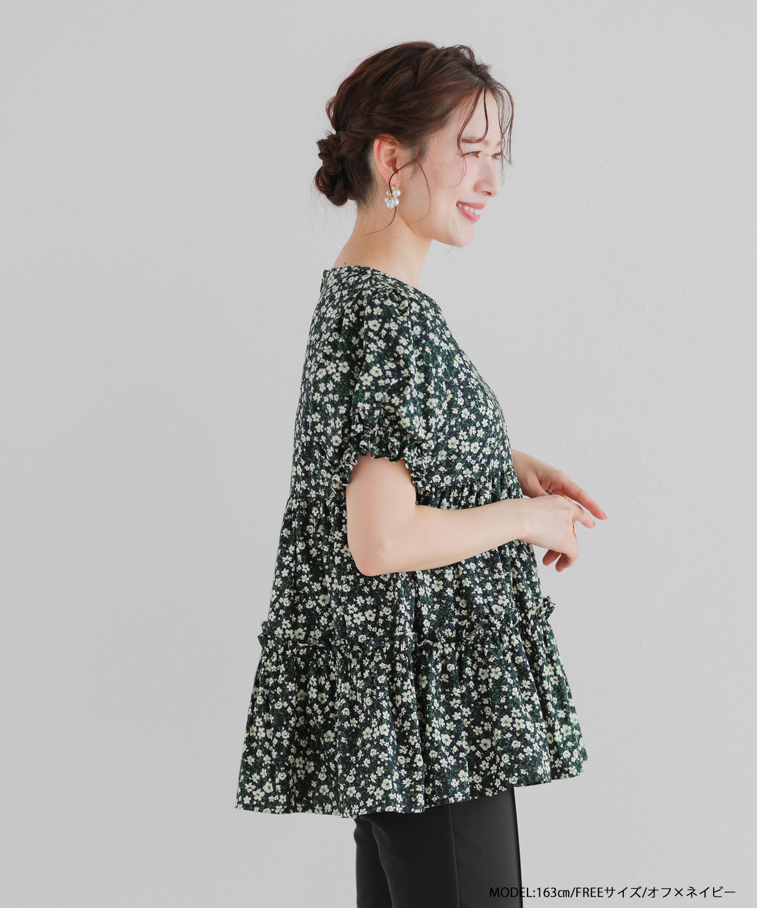 小花柄パフスリーブVネックティアードトップス【宅配便】 | Fit more